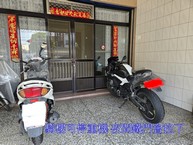 民宿門口車位